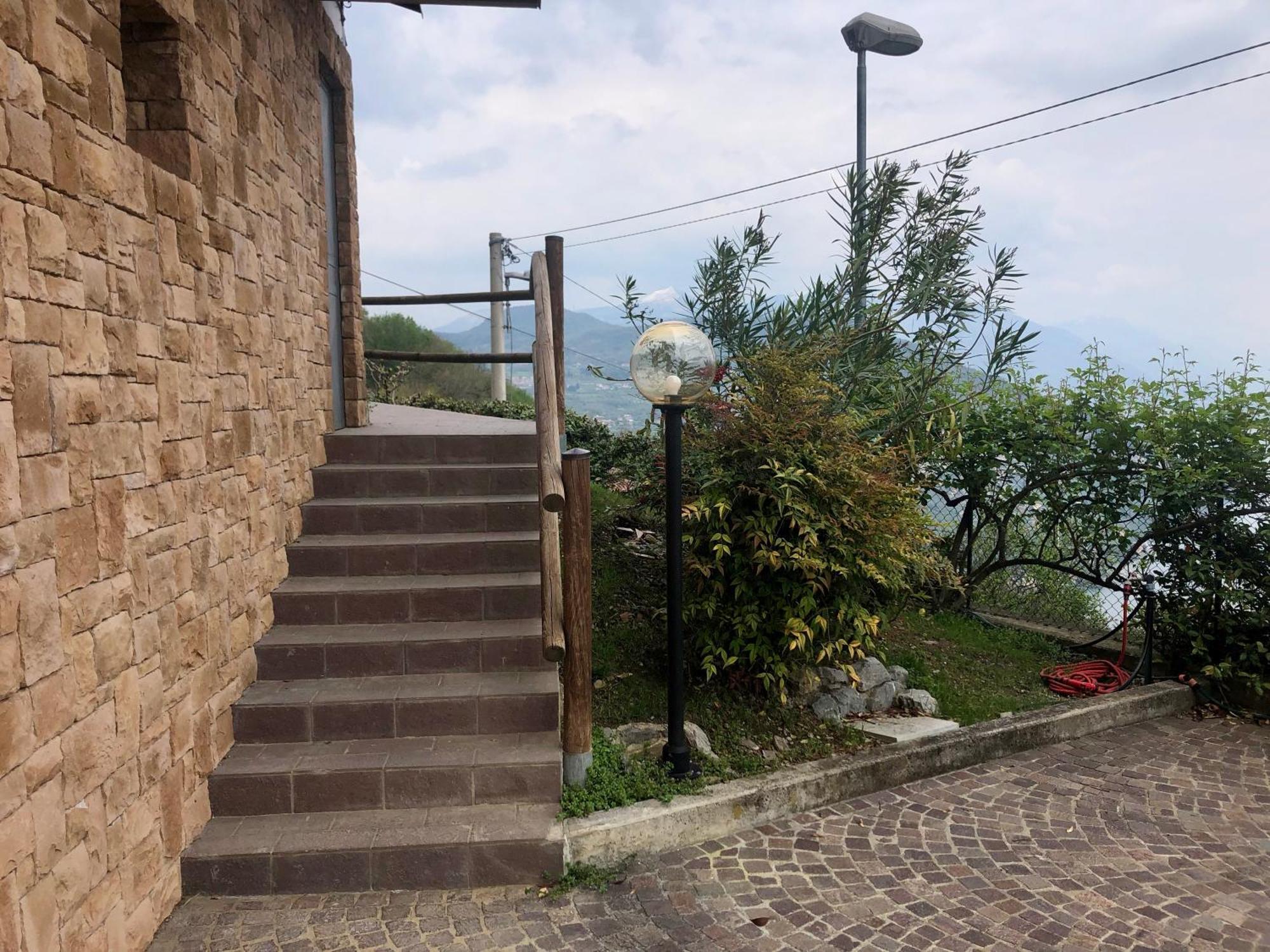 La Casa Di Rose Villa Fonteno Bagian luar foto